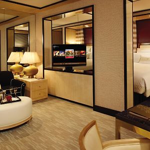 – Encore Resort King Two 2 Complimentary Awakening Sapphire Show Tickets 	
